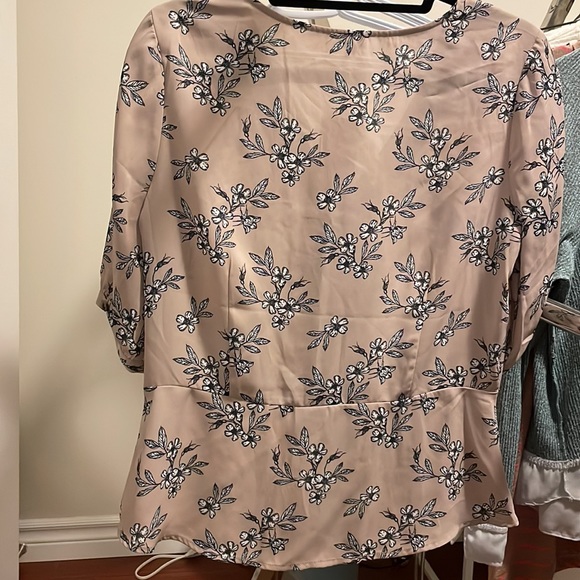 Elbow-Sleeve Top - Picture 2 of 3